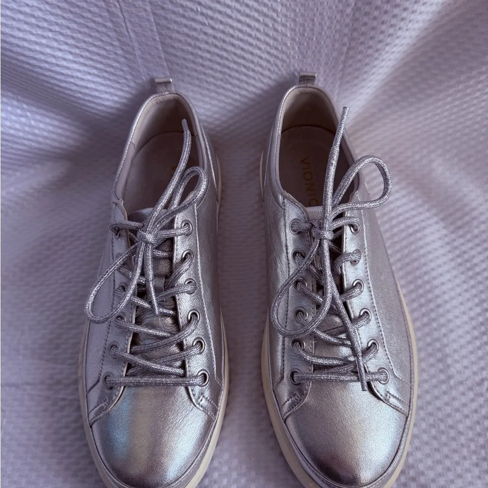 Vionic Winny Supportive Orthotic Leather Comfort Metallic Silver Sneakers 9 - Picture 2 of 9